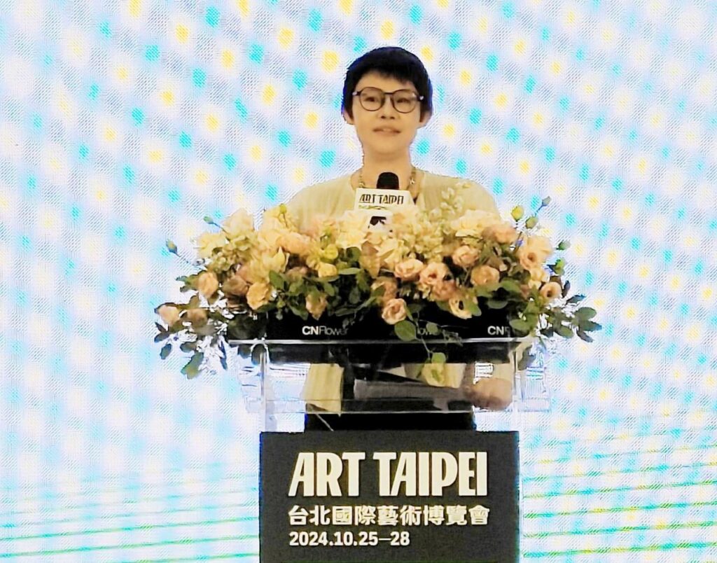 ▲文化部藝術發展司司長周雅菁致詞時表達對台北國際藝博會的舉辦,呈現臺灣藝術與國際接軌的重要發展關鍵。(記者 辛澎祥/攝)