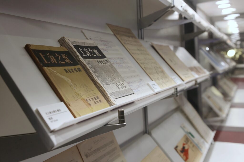 現場展示家屬捐贈作品。（圖/文化部提供）