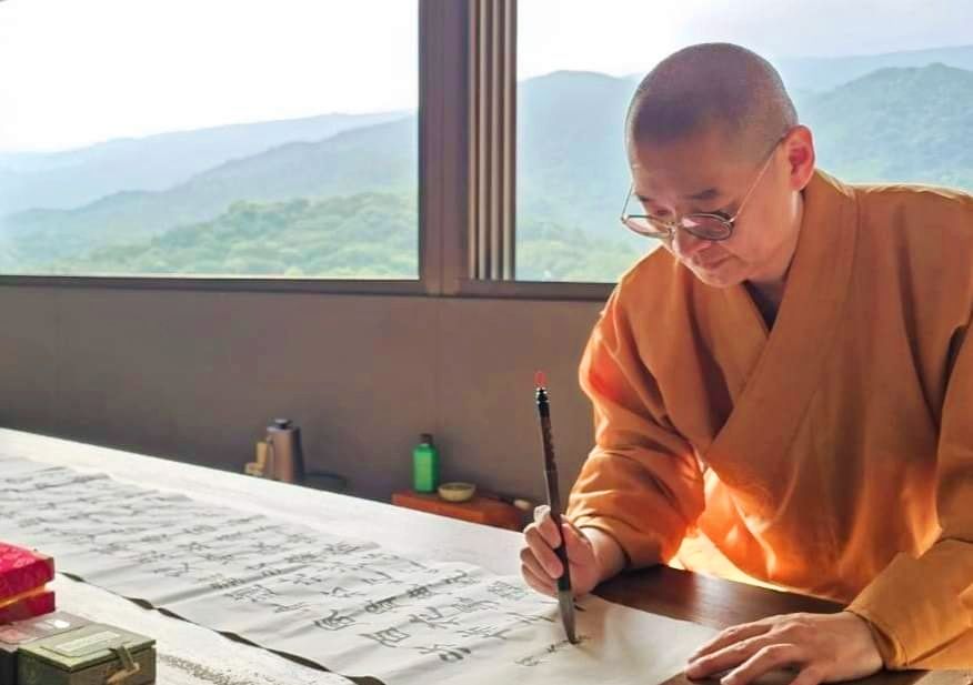 ▲位於汐止半山腰上清幽環境的廣修禪寺，大慧法師每日臨摩寫字，書體文意已成為廟堂重要的藝術美學媒介。（記者 辛澎祥/攝）