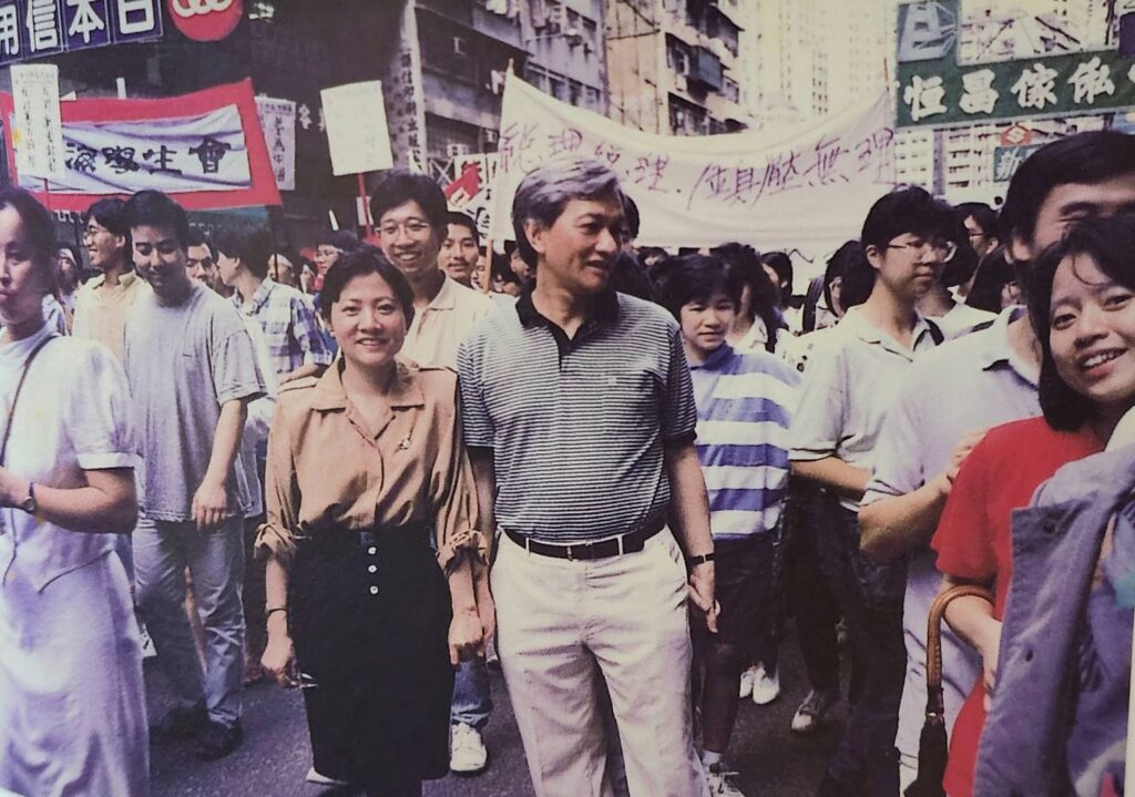 ▲整理思緒,重新回到過往,邱近思(左)與李怡之間濃郁的親密關係深情躍然紙上。(圖/邱近思 提供)