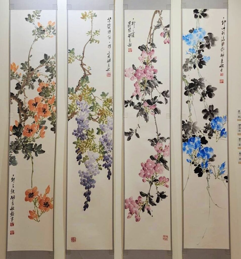 ▲胡克敏的花卉筆觸在傳統構圖中,看見水墨本土化及工筆寫生的特質,彰顯他的創作在技藝掌握與唯美畫風的圓融,讓觀者為之驚嘆不已。(記者 辛澎祥/攝)