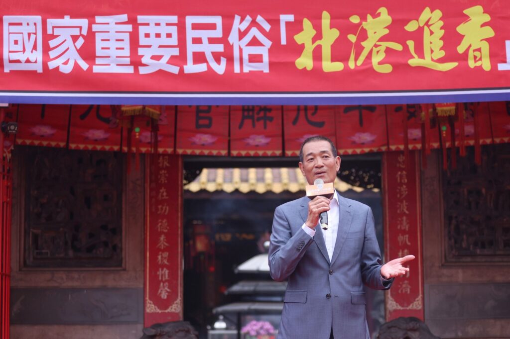 北港朝天宮蔡董事長說明朝天宮是屬於所有宗廟與信眾的，意義深遠。（圖/文化部 提供）