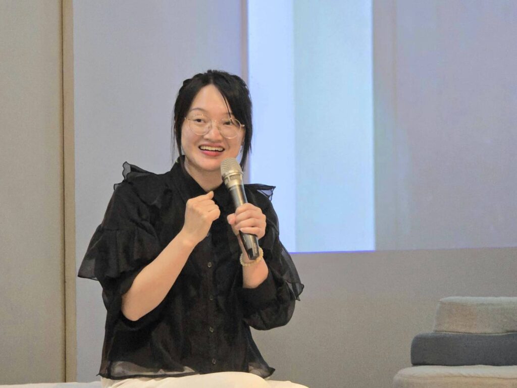 ▲策展人陳耀姬主持這場受到關注的座談會，並以主講者的陳述內容提供給與會者不同層面的觀察，表現十分稱職。（記者 辛澎祥/攝）