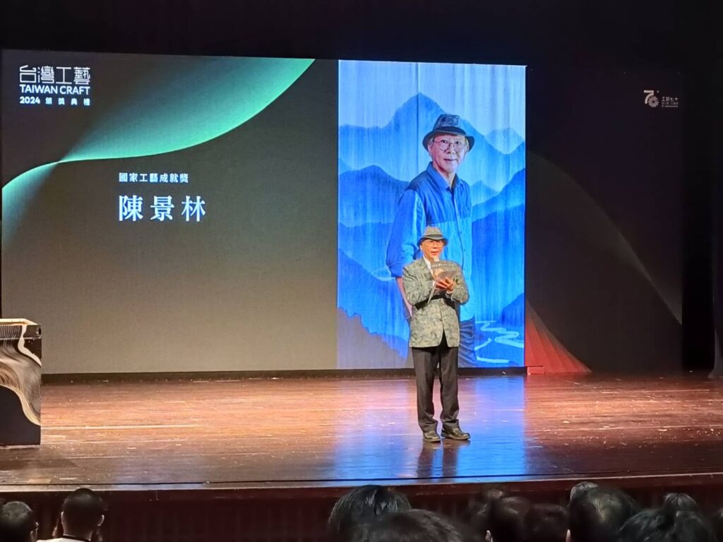 ▲獲得國家工藝成就獎殊榮的藝師陳景林,陳述他工藝生涯的歷程,令人感動。(記者 辛澎祥/攝)