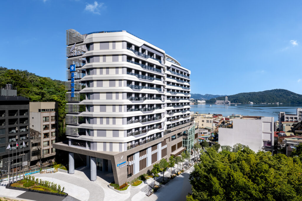 藝術家數位版畫聯展即將在日月潭畔的力麗溫德姆酒店登場開展。（圖/力麗觀光提供）