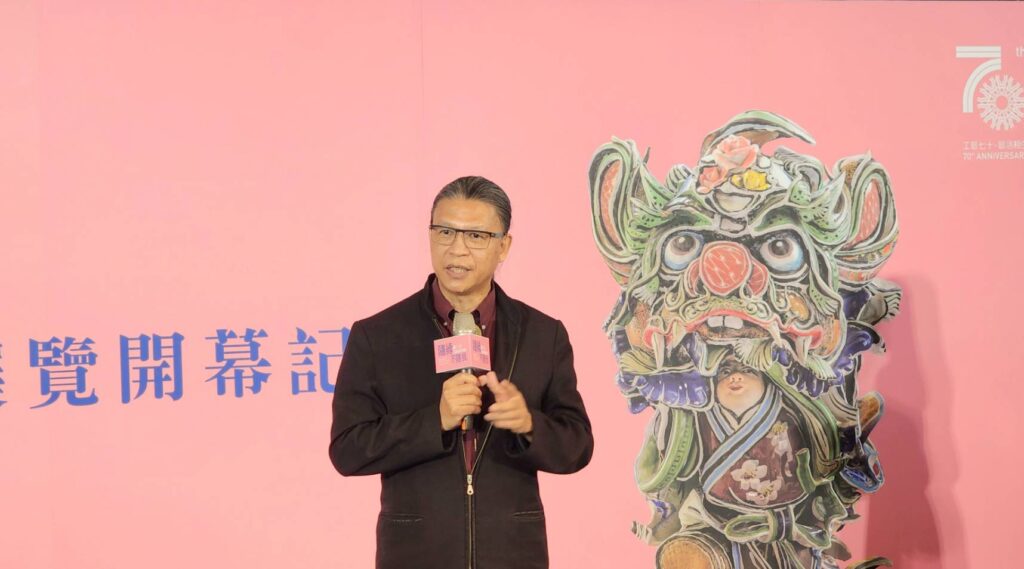 ▲工藝中心主任陳殿禮肯定與推崇藝師陳三火的藝術成就，認為就是在傳統與創新中尋求自我突破的典範。（記者 辛澎祥/攝）