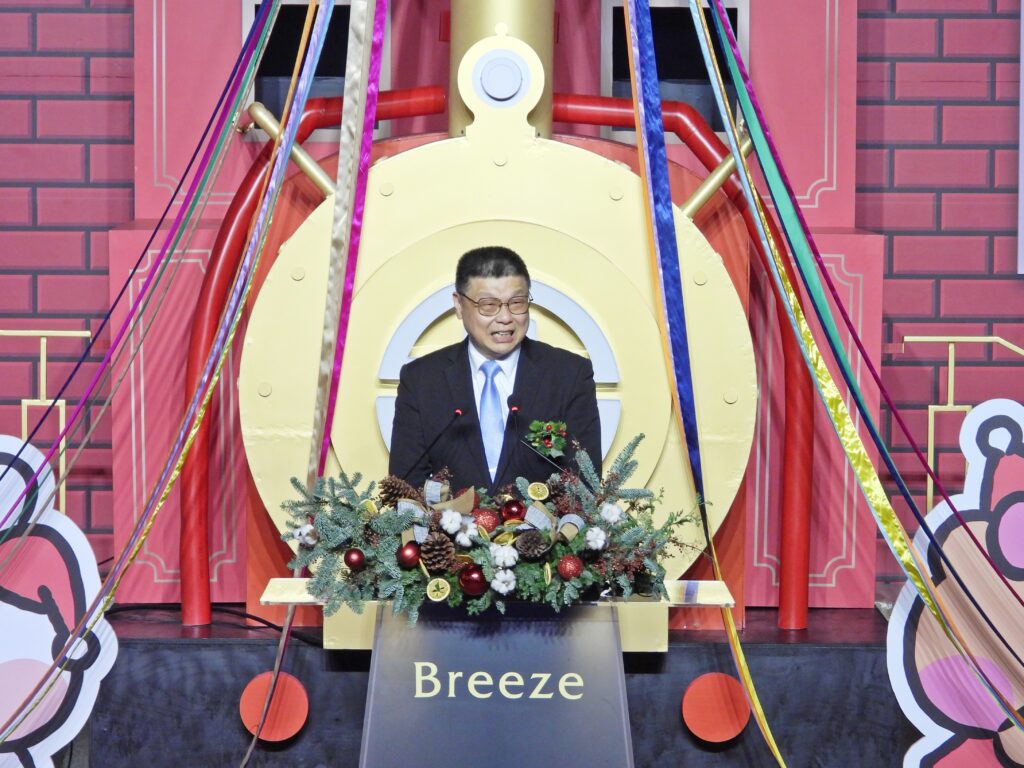 ▲臺鐵公司董事長杜微預祝在場貴賓及旅客耶誕節快樂。（圖/臺鐵公司 提供）