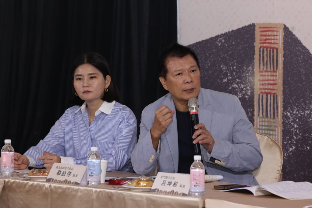 ▲臺北市文化局局長蔡詩萍（右）說明文化基地可在獨立書店之外納入出版機構。（圖/文化部 提供）