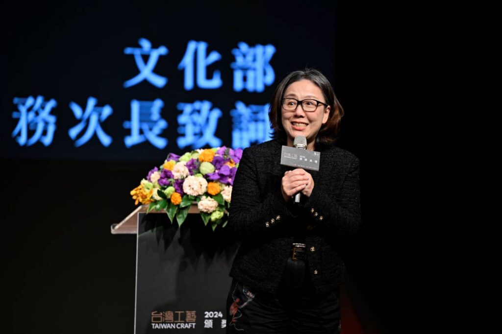▲文化部次長王時思致詞時表達對臺灣工藝頒獎典禮舉辦的正面意義。(圖/文化部 提供)