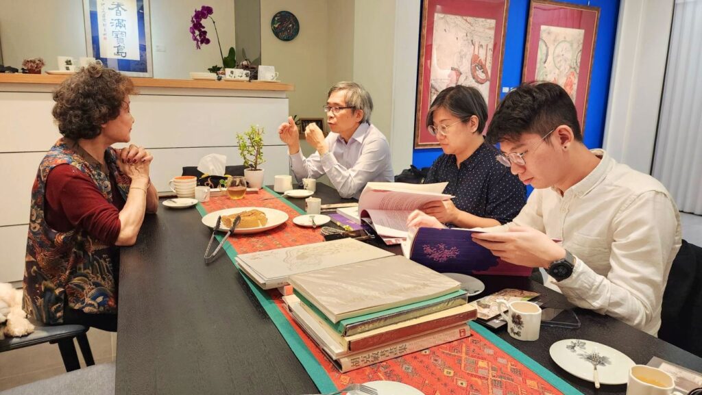 ▲臺藝大教授廖新田(中)對胡克敏作品可能渡海離台前往大陸一事感到相當憂心,立委陳培瑜(右二)亦前來了解情況表達高度關切。(記者 辛澎祥/攝)