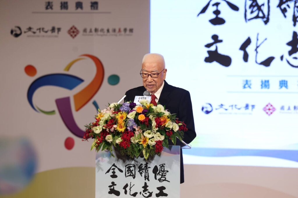 ▲柴松林教授在表揚典禮上說明文化志工在社會存在的意義與價值。（圖/文化部 提供）