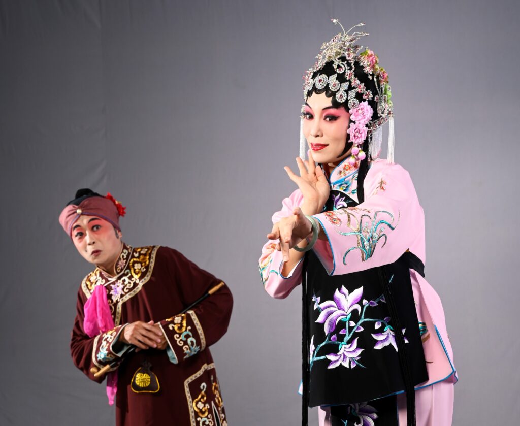 國立傳統藝術中心臺灣豫劇團2025年戲春公演《拾玉鐲》由孫紫峮飾演孫玉姣、鄭揚巍飾演劉嬤嬤。（圖/臺灣豫劇團提供）