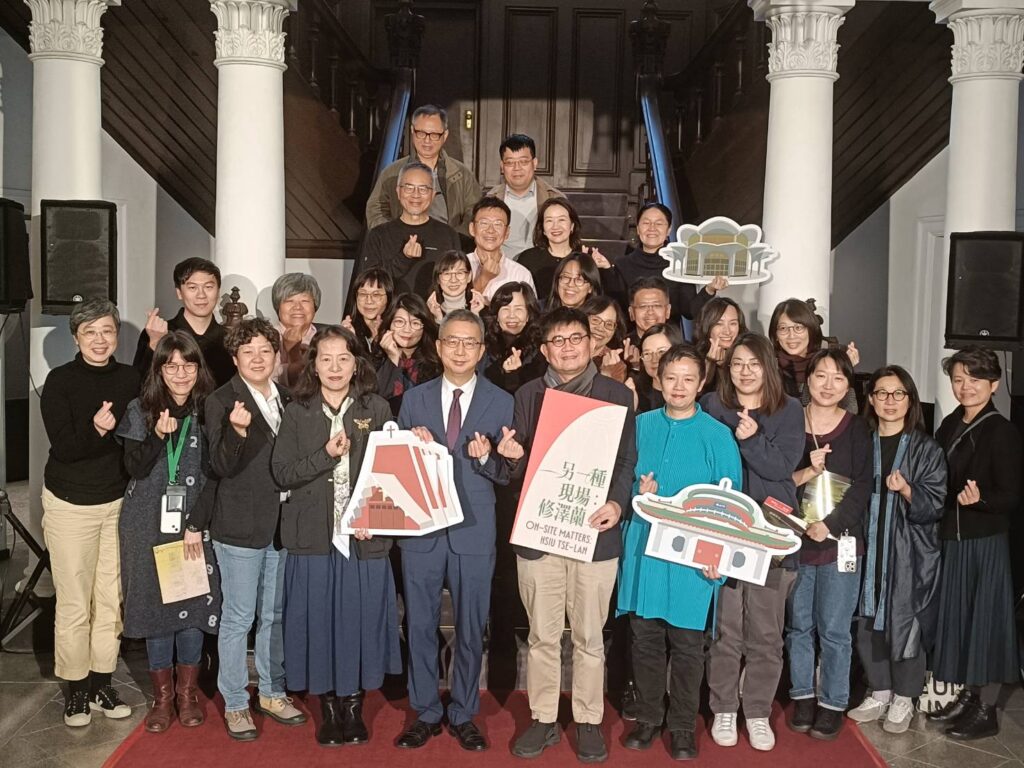 ▲與會建築界與貴賓代表開心合影留念。（記者 辛澎祥/攝）