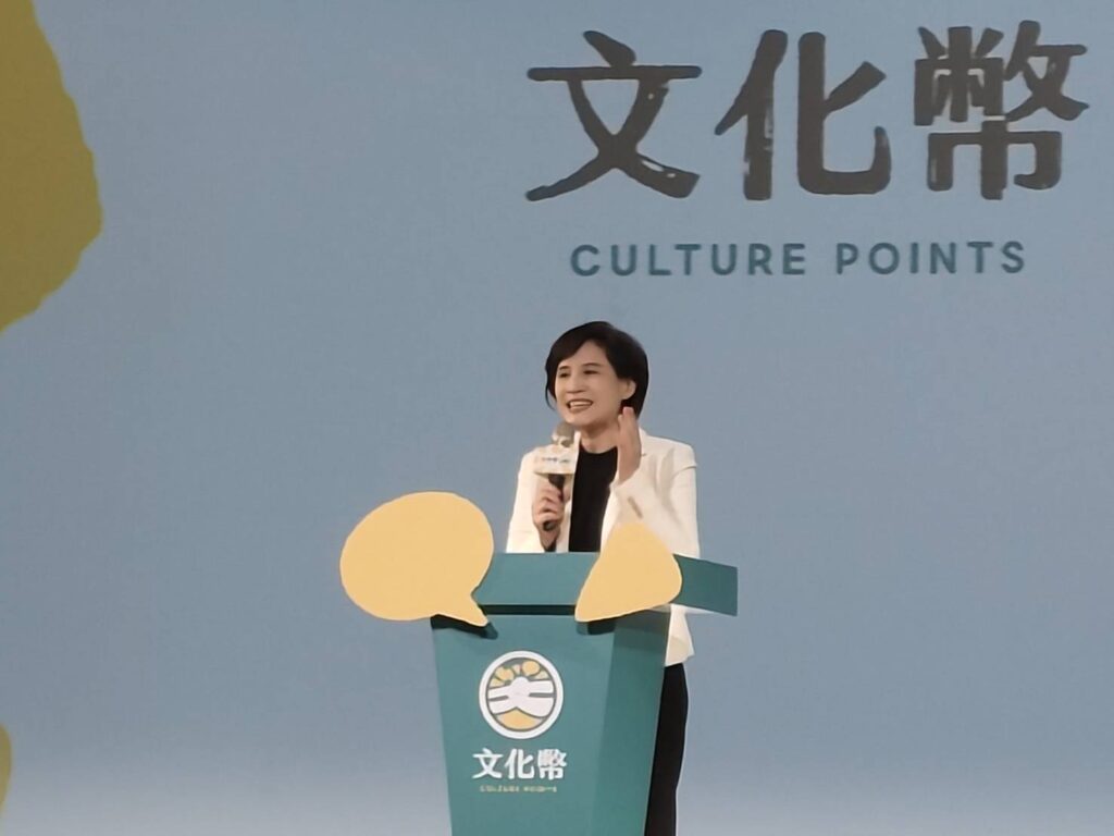 ▲行政院副院長鄭麗君致詞時鼓勵在學的年輕學子藉由文化幣而有機會體驗多元文化活動,是相當值得的一種生活教育。(記者 辛澎祥/攝)