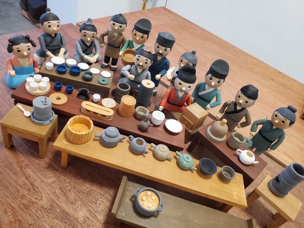 館方特別邀請特展中機關木偶的創作者工藝家銀濟春老師舉辦「茶文化機關木偶」工作坊。（圖/茶博館提供）