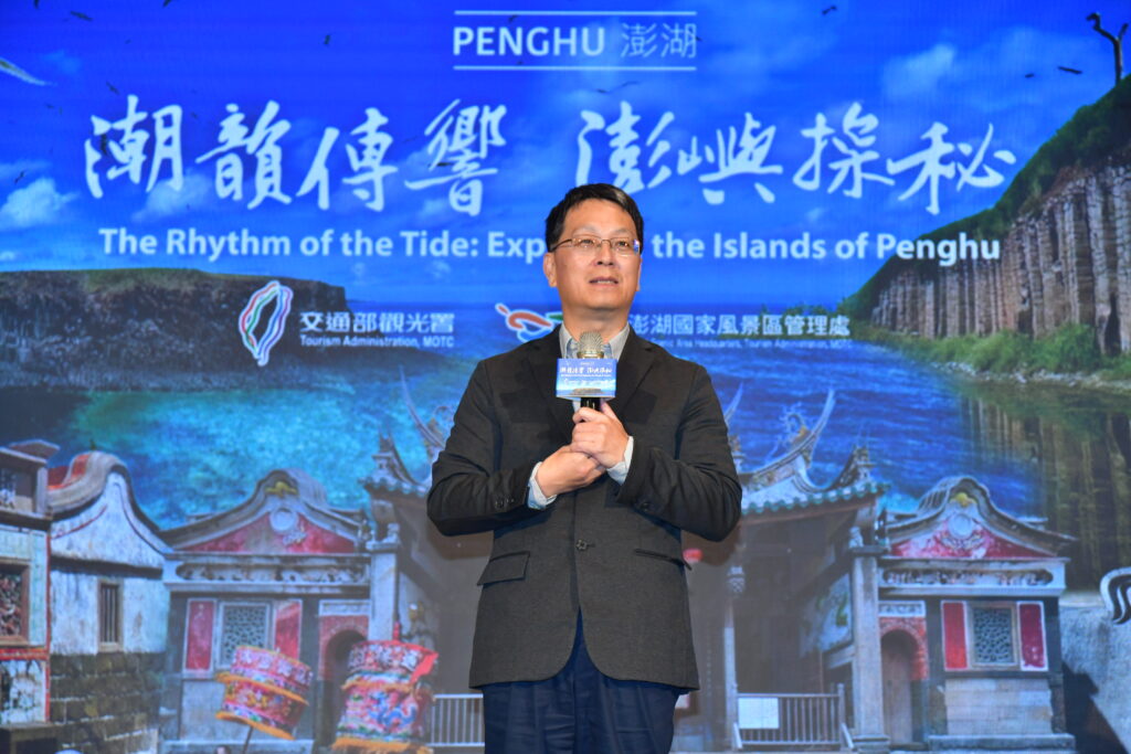 ▲澎湖風管處副處長呂玉鉛，在會中說明了製作澎湖旅遊影片的過程，讓人感動。（記者 辛澎祥/攝）