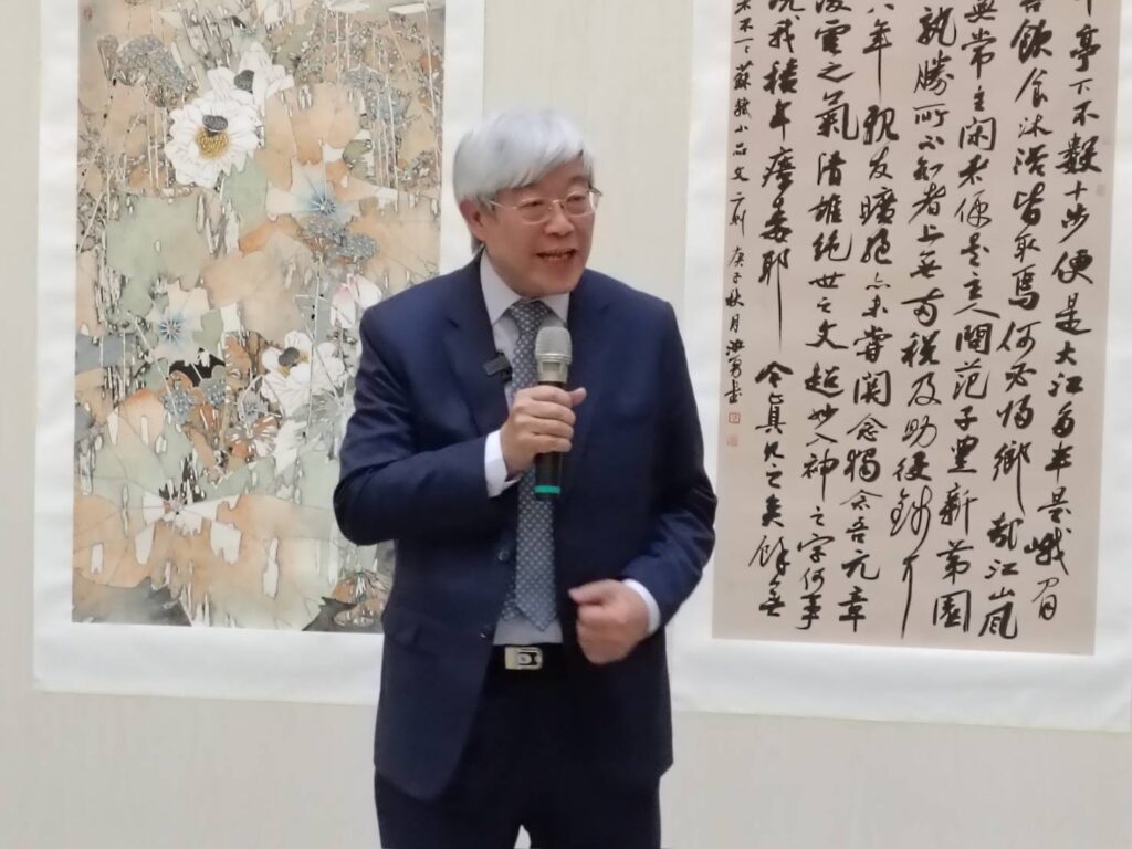 ▲石漢基董事長的弟弟石國基,強調父親生前常常耳提面命的説:「錢一定要用在有需要的人身上」,辦兩岸書畫展與培育人才都是刻不容緩的大事。(記者 辛澎祥/攝)