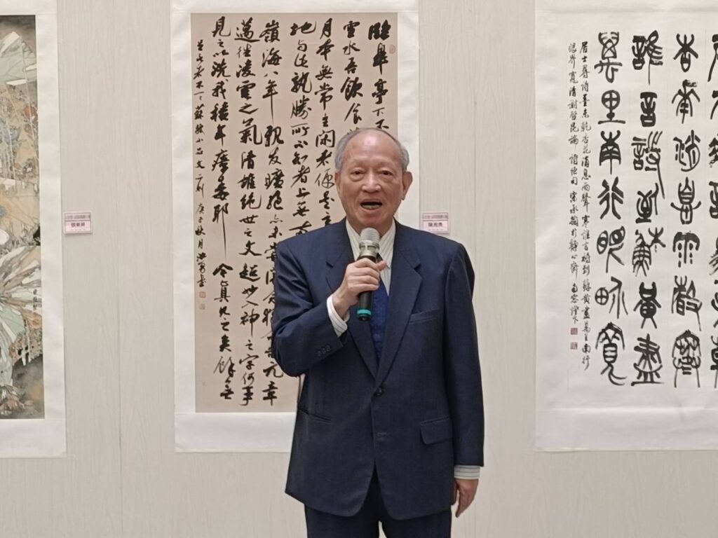 ▲與石景宜博士及石漢基家族有深厚情誼的前立法院副院長鍾榮吉,說明了石家家族成員對推廣與傳承中華傳統文化的用心與堅持,讓人敬佩。(記者 辛澎祥/攝)