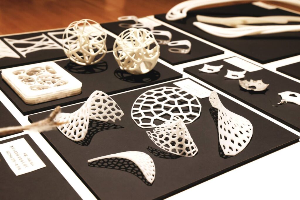 ▲工藝中心展出之工藝作品，呈現多元豐沛的面貌。（圖/工藝中心 提供）