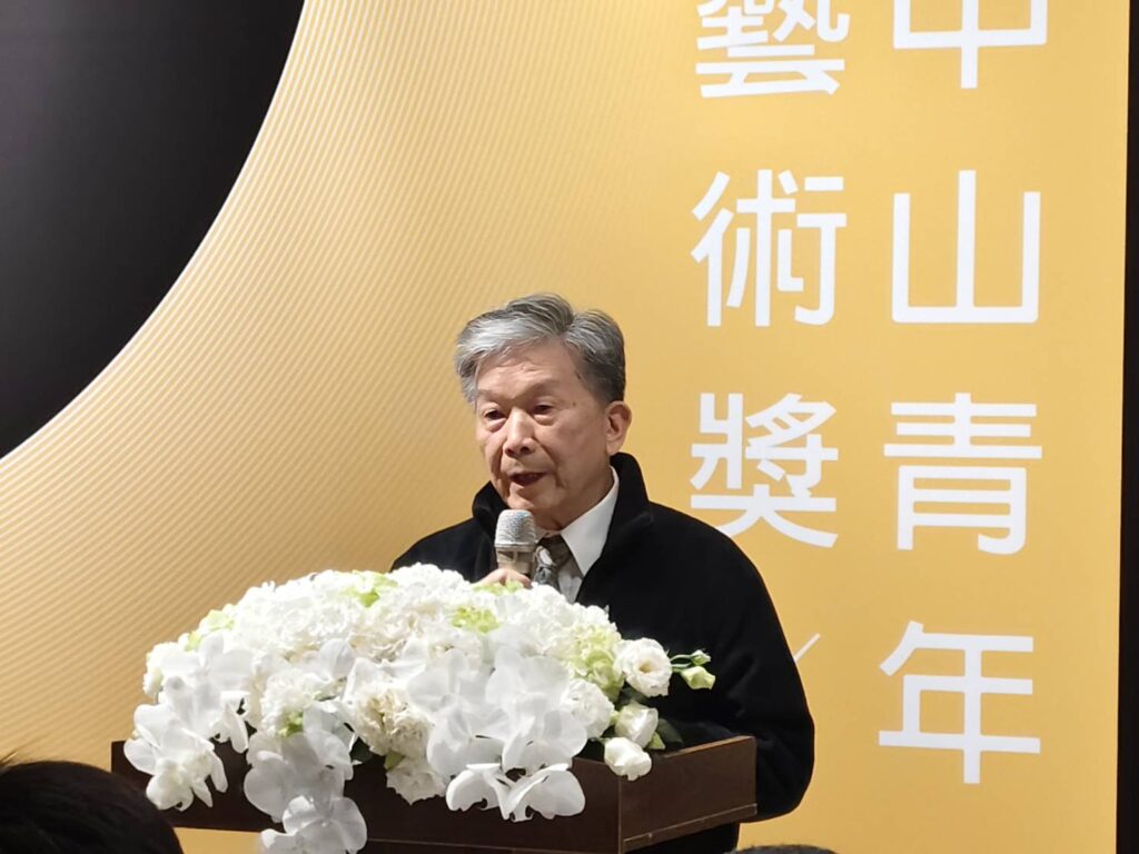 水墨類評審團代表羅振賢教授表示，「中山青年藝術獎」今年水準相當高。（記者 陳安婷/攝）