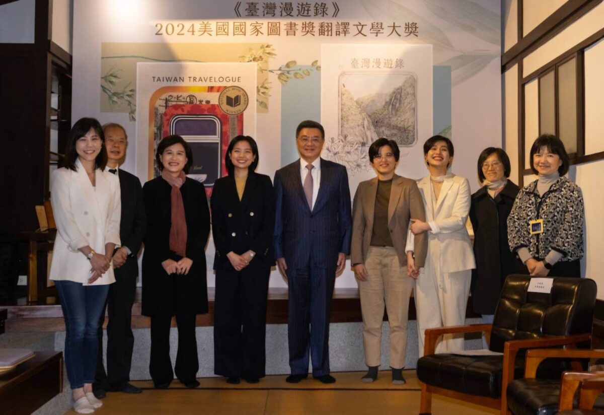 「臺灣漫遊錄」勇奪美國國家圖書獎翻譯文學大獎  作者及譯者獲行政院長頒獎