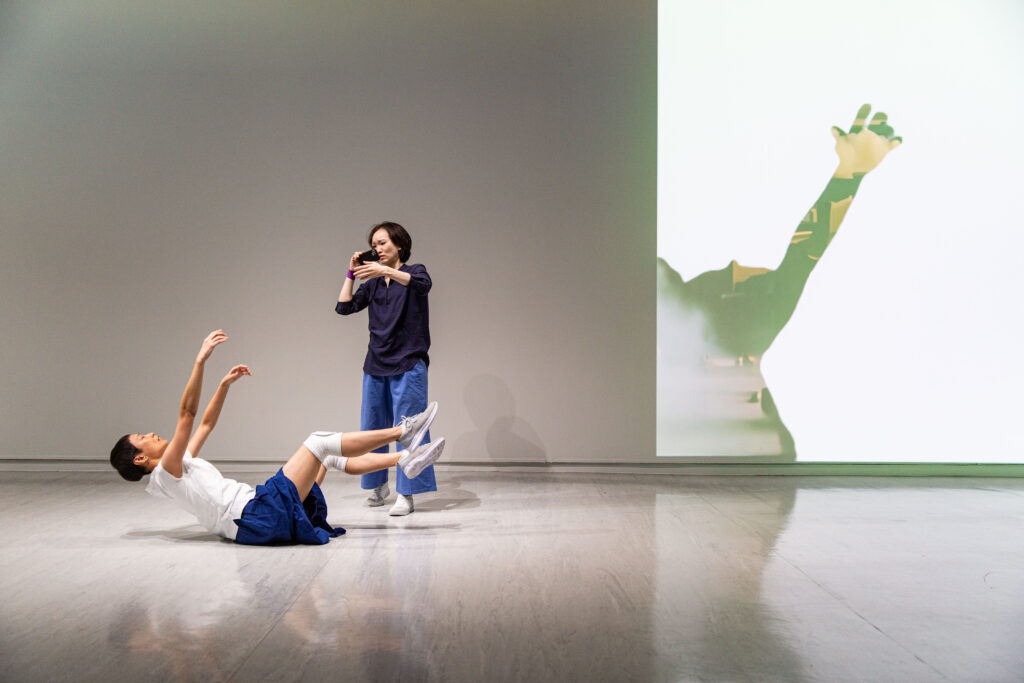 《漸見》演出排練照，圖像由臺北市立美術館提供。