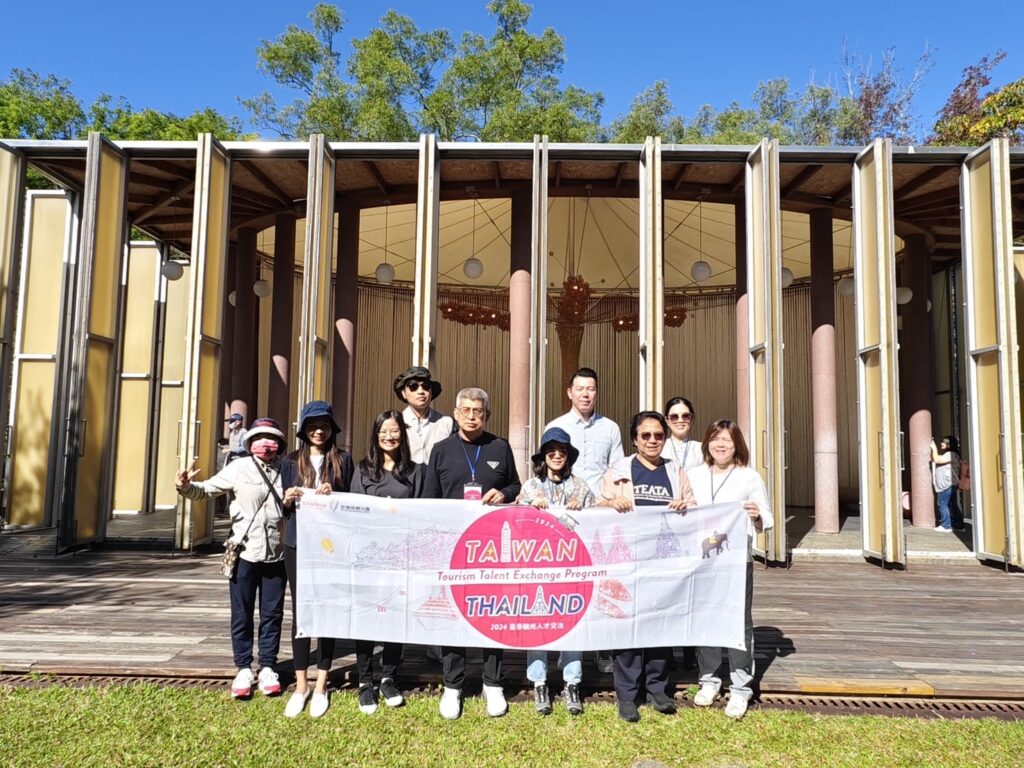▲交流團參訪南投紙教堂。(圖/觀光署 提供)