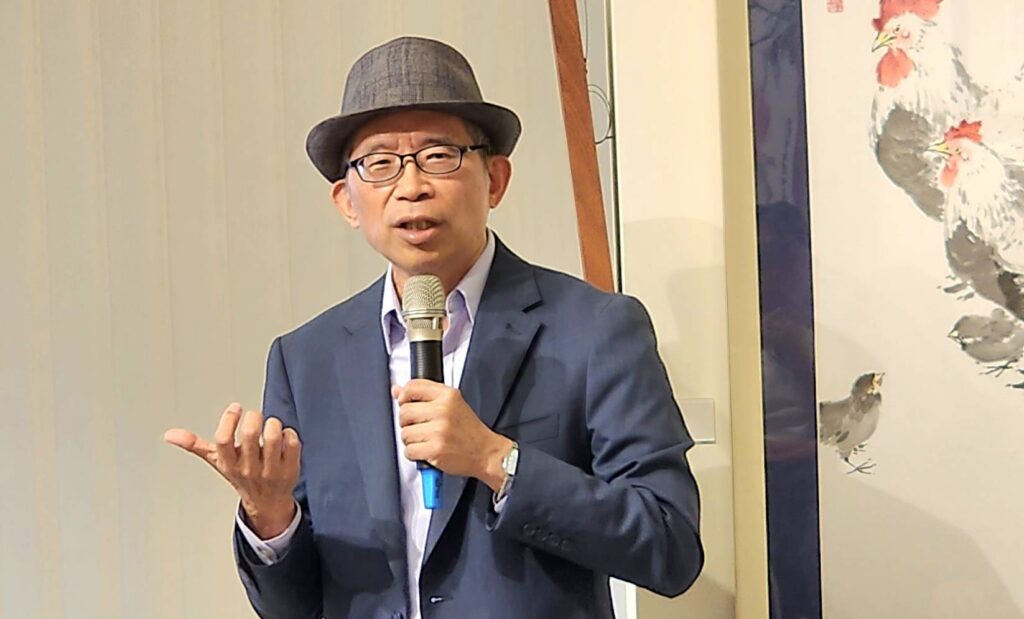 ▲廖新田出版新書,書中寫了與他有關的生命故事,備受期待。(記者 辛澎祥/攝)