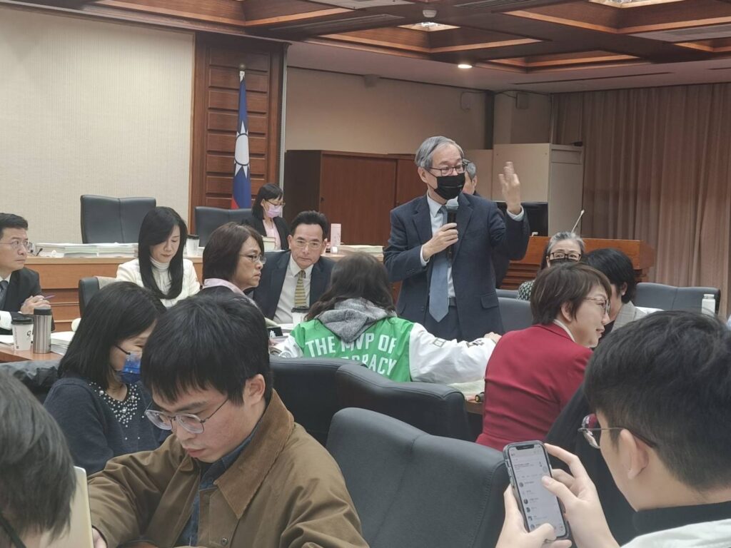 ▲李遠部長率文化部團隊與所屬文化機構場館負責人在立院做業務報告，爭取朝野立委的預算支持，態度堅毅耿切，讓人印象深刻。（記者 辛澎祥/攝）