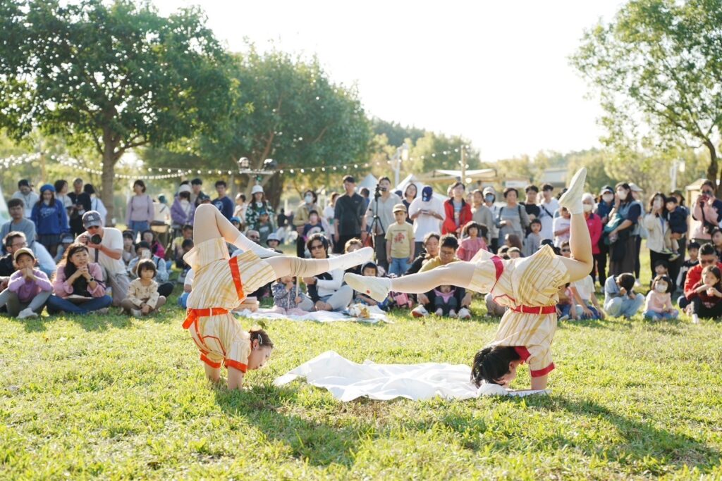 「創造焦點」的創意馬戲演出將活動氛圍推向最高點。(圖/文化局提供)