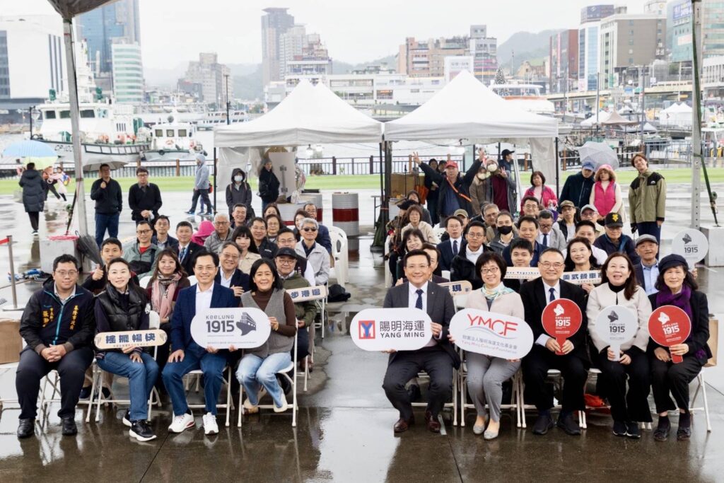 ▲出席活動的與會貴賓開心合影留念。(圖/故宮 提供)