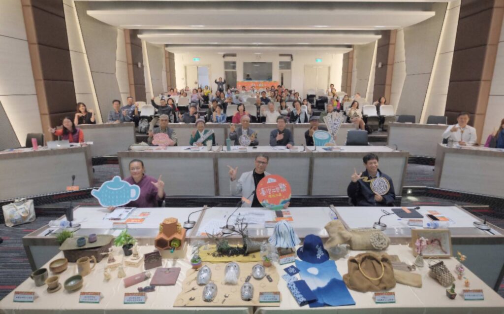 ▲出席臺日工藝聚與交流座談會活動的臺日兩方貴賓合影留念。(圖/工藝中心 提供)