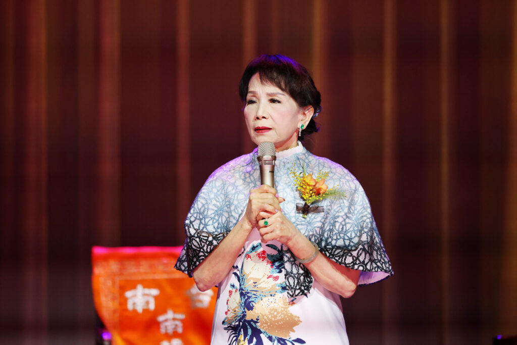 ▲人間國寶陳嬿朱藝師致詞表示,她感受到身上挑起了一個非常重的重擔,日後將千年的南管音樂生生不息地傳唱下去。(圖/文化部 提供)