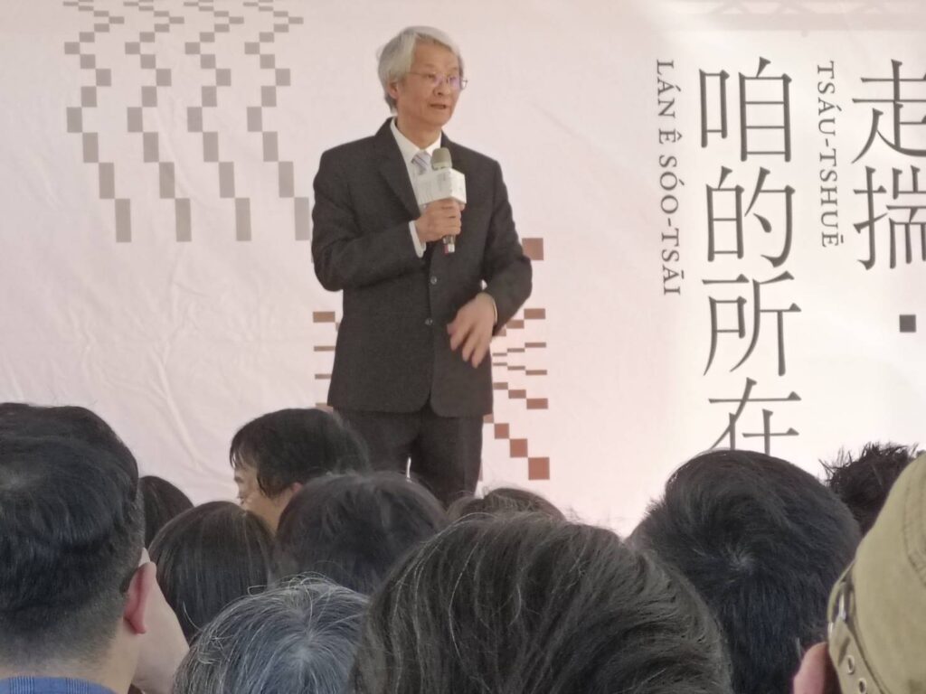 ▲陳澄波文化基金會董事長陳立柏陳述陳澄波特展的策畫與作品借展的過程。（記者 辛澎祥/攝）