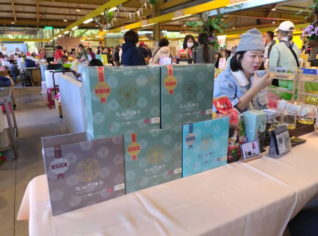 ▲希望廣場的展售農特產品。（圖/新北市農業局 提供）
