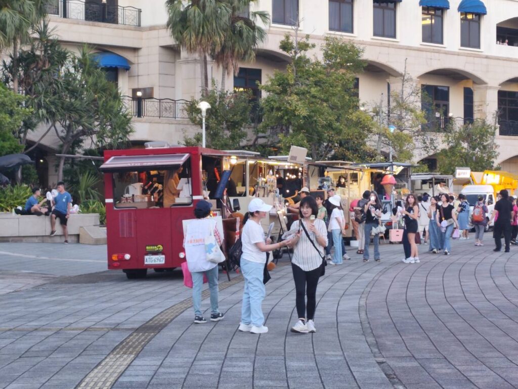 ▲淡水碼頭的景點引來眾多的遊客及民眾前來。（圖/新北市漁業處 提供）