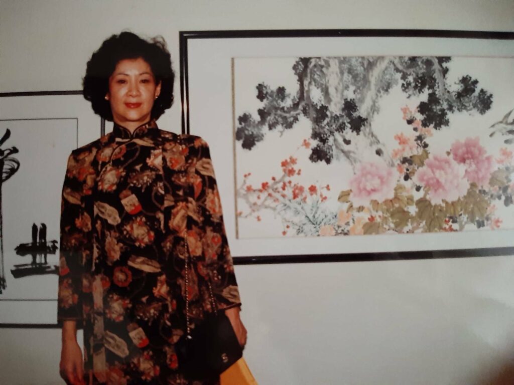 ▲在美國華府所舉行的畫家联展中，當時李中華的高雅氣質，讓人印象深刻。（圖/李中華 提供）