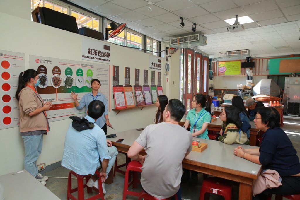 ▲赴南投茶園參訪瞭解臺灣製茶程序並從事DIY體驗。(圖/觀光署 提供)