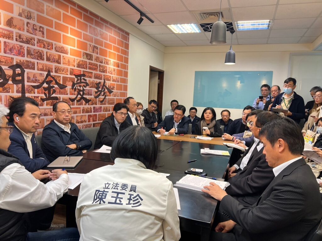 ▲立委陳玉珍主持金門春節機加班協調會。(圖/立委陳玉珍辦公室 提供)