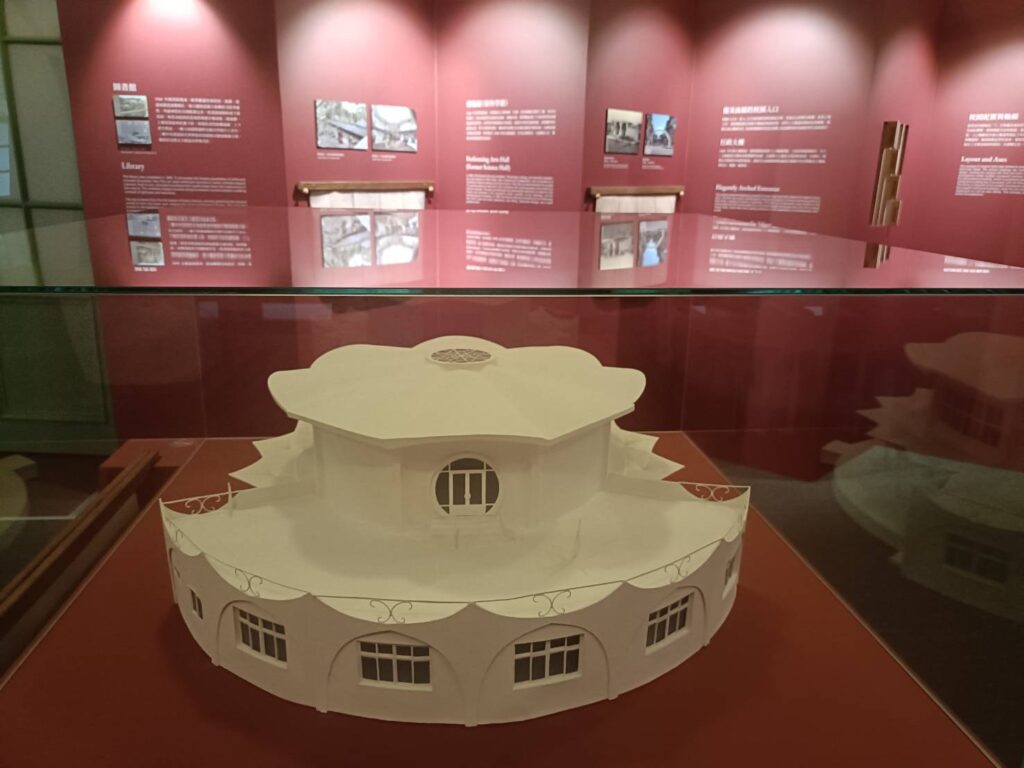 ▲巧奪天工的建築設計，造型盡露出自然天成完美形貌，讓人格外佩服。（記者 辛澎祥/攝）