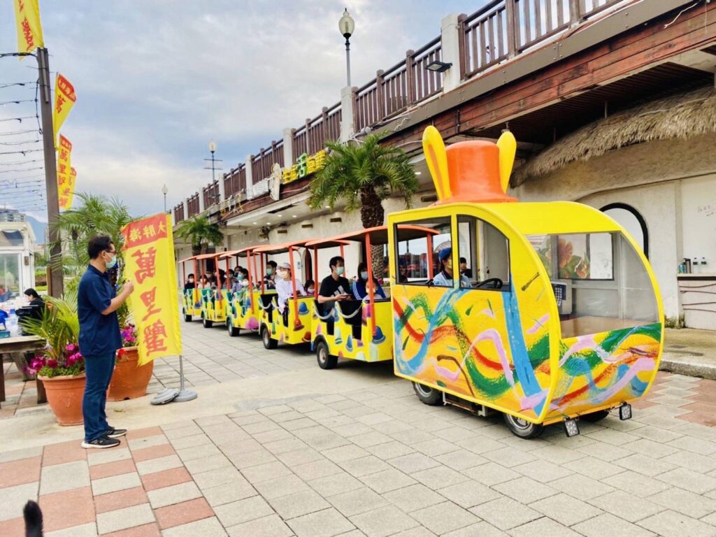 ▲淡水漁人碼頭的遊園車。（圖/新北市漁業處 提供）