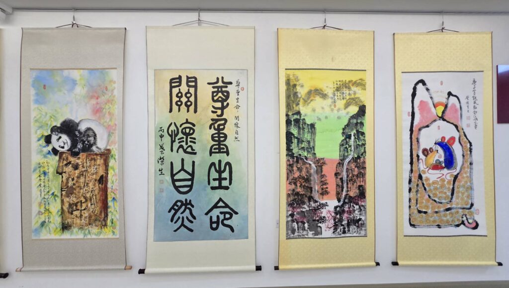 ▲葉傑生的書畫同源創作，也呈現漢字與書畫的對應關係，相當精彩。（記者 辛澎祥/攝）