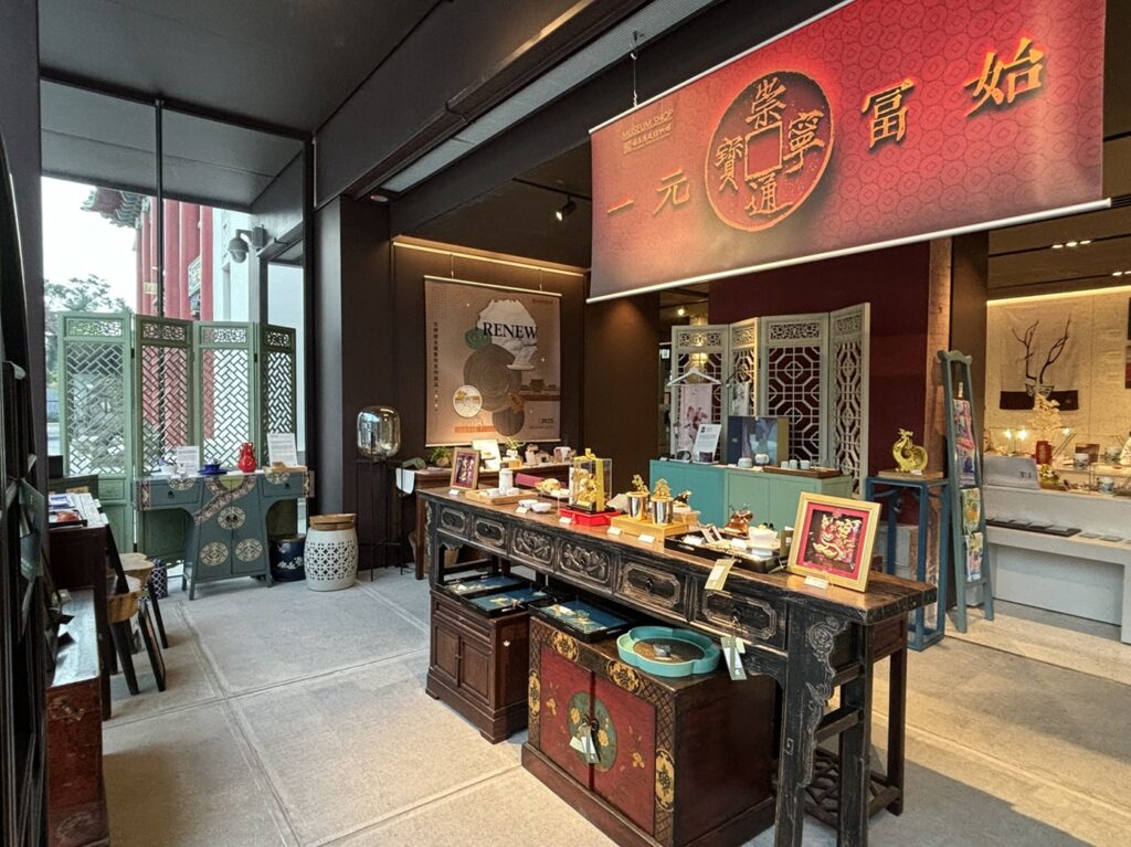 史博館商店無須購票即可進入，走春來此挑選與眾不同的文創伴手禮。（圖/史博館提供）