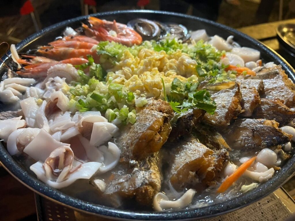 冬季來碗白帶魚米粉湯，暖意上心頭。（圖/新北漁業處提供）