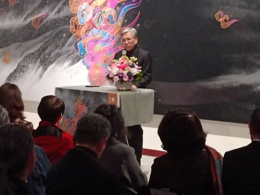 ▲北藝大教授也是本展策展人的廖仁義老師，說明整個展覽策展過程以及與林磐聳老師的互動，十分感人。（記者 辛澎祥/攝）