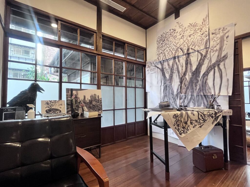 ▲臺灣文學基地展出中的雙繪本出版品。（圖/臺文館 提供）