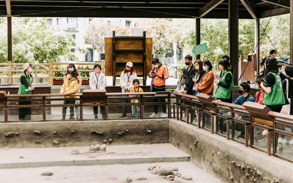 2022惠來走春親子場，導覽團隊前往小來公園。（圖/臺中國家歌劇院提供）