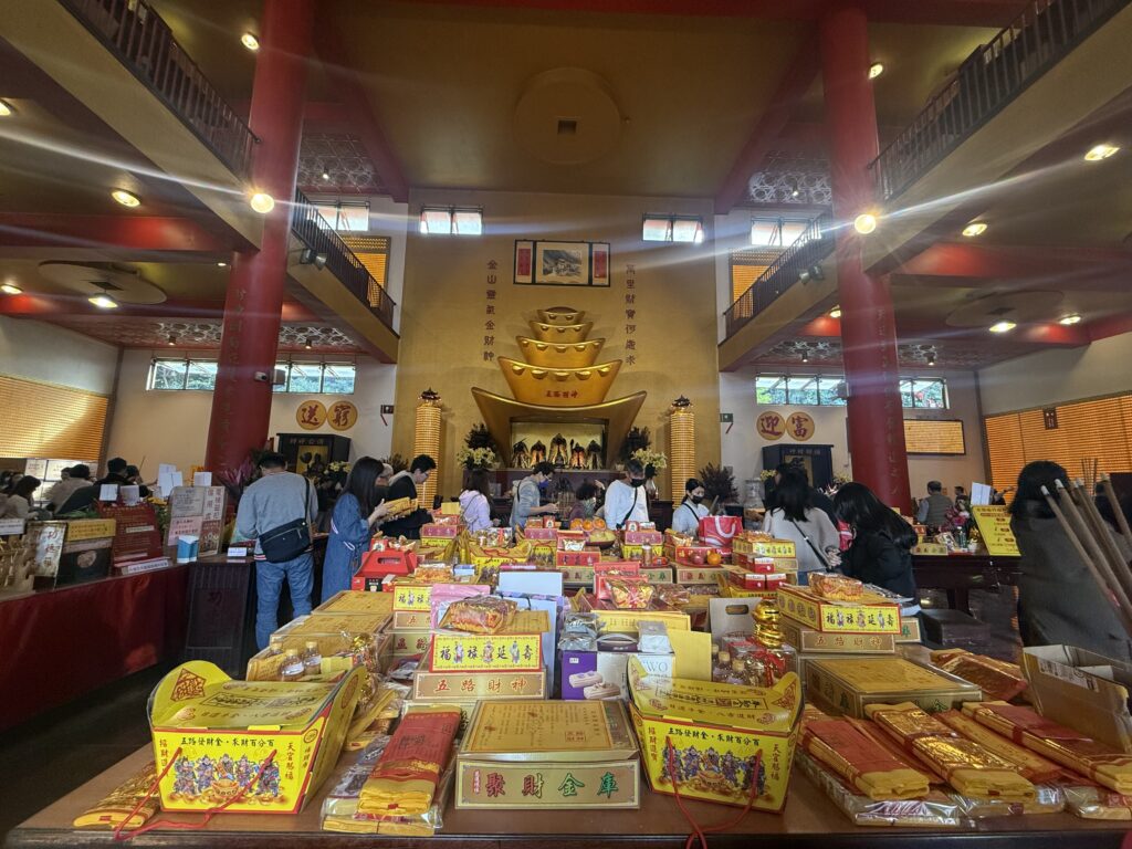 金山財神廟香火鼎盛。（圖/新北漁業處提供）