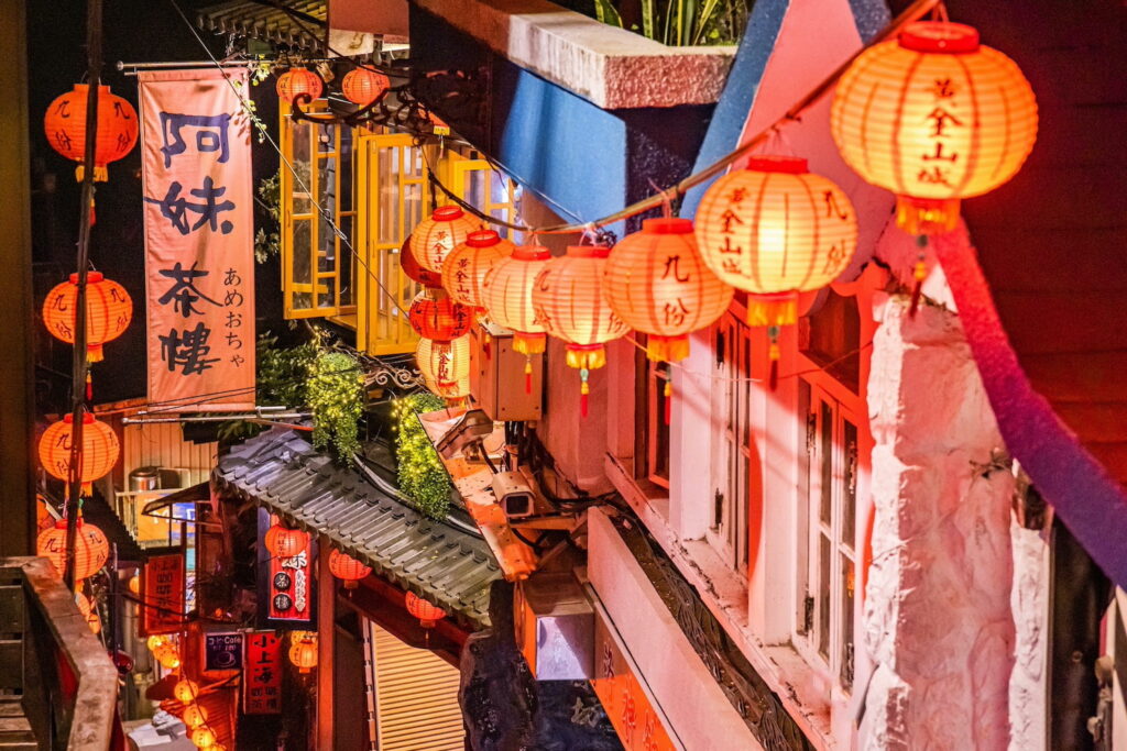 ▲瑞芳九份的紅燈籠與石板路老街特色入選台灣觀光100亮點。(圖/觀光署 提供)