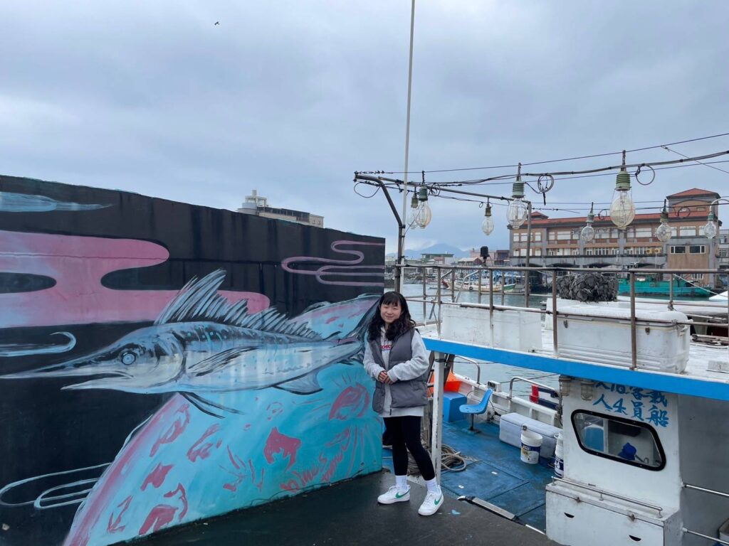 ▲貢寮區漁港提供新鮮海味之外,亦兼俱休閒遊憩質感。(圖/新北市漁業處 提供)
